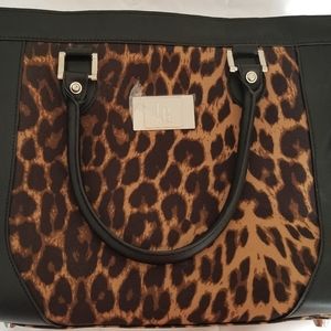 Travel tote and 4 travel toiletry accessory cases